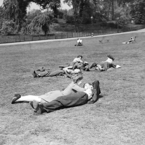 Lovers in Hyde Park May 1947 love couple romance romantic for valentines day be Lovers in Hyde Park May 1947 love couple romance romantic for valentines day be