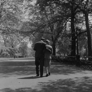 Lovers in Hyde Park May 1947 love couple romance romantic for valentines day be Lovers in Hyde Park May 1947 love couple romance romantic for valentines day be