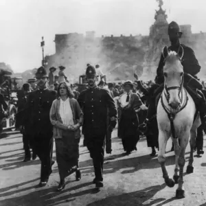 May 1914. The Suffragettes assault an Buckingham Palace May 1914. The Suffragettes assault an Buckingham Palace