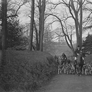 Meet of the Warwickshire hunt at Upton House 9 December 1932