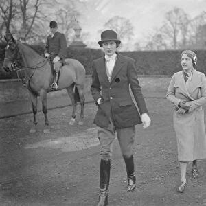 Meet of the Warwickshire hunt at Upton House Mrs Dunne ( Wife of the joint MFH ) Hon Nancy Pearson
