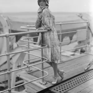 Stella cinematografica messicana in Inghilterra. Signora Dolores de Rio sull'imbarcazione a Plymouth. 24 Stella cinematografica messicana in Inghilterra. Signora Dolores de Rio sull'imbarcazione a Plymouth. 24