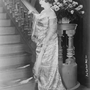 Señorita Elinor Glyn, la autora 30 de noviembre de 1922. Señorita Elinor Glyn, la autora 30 de noviembre de 1922.