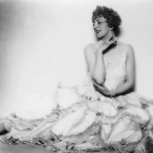 La signorina Tessy Harrison, la cui meravigliosa danza sta ora attirando grandi folla a. La signorina Tessy Harrison, la cui meravigliosa danza sta ora attirando grandi folla a.