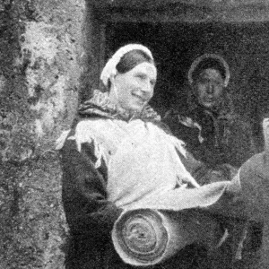Print of a St Kilda woman selling homespun tweed, 6 September 1930