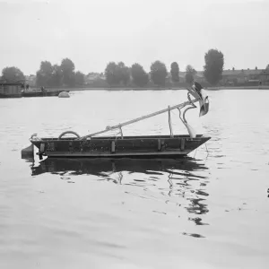 Mystery Craft On The Thames A strange looking craft known as Nil Desperandum seen Mystery Craft On The Thames A strange looking craft known as Nil Desperandum seen