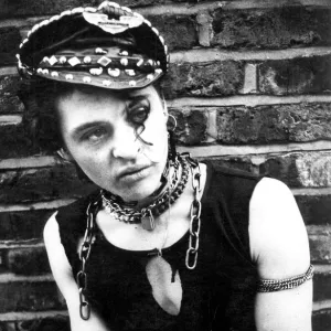 National Characters - Punk 1970 / 1970s / 70s fashion social movement / woman / punks