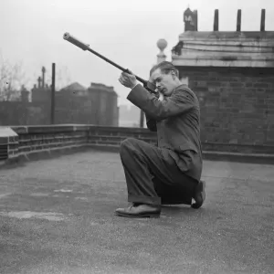 Noiseless guns for the Army. Remarkable invention of Surrey engineer Noiseless guns for the Army. Remarkable invention of Surrey engineer