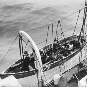 Print of a minesweeper HMS Mariner at sea