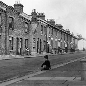 Old housing in Woolwich, London - 17 October 1951 A TopFoto