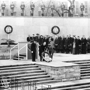 Print of President Eamonn de Valera hatless laying a wreath in Dublin's Garden of Remembrance Print of President Eamonn de Valera hatless laying a wreath in Dublin's Garden of Remembrance