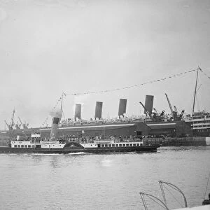 The Prince of Wales at Southampton. The Duchess of Fife leaving Southampton Dock