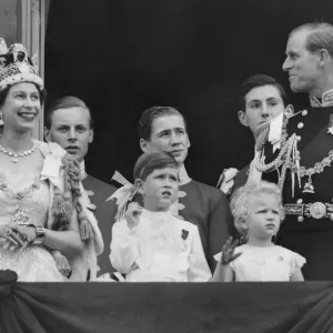 Queen Elizabeth II with Prince Philip and children on Buckingham Palace balcony Queen Elizabeth II with Prince Philip and children on Buckingham Palace balcony