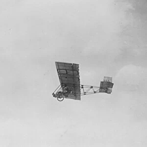 Remarkable Motorless Aviation Meeting Allens machine in flight 12 August 1922