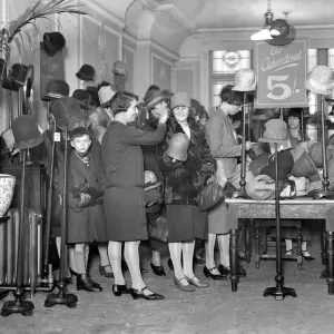 Tiempo de ventas en Kensington. Escena en Barker s. 28 de diciembre de 1928 Tiempo de ventas en Kensington. Escena en Barker s. 28 de diciembre de 1928