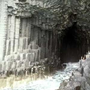 Scotland Staffa Fingals Cave Fingals Cave, on the island of Staffa off the west Scotland Staffa Fingals Cave Fingals Cave, on the island of Staffa off the west