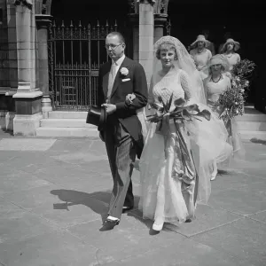 Shipping Magnates heir weds. Hon A M Weir and Miss Iris B Vincent, at St Margaret s Shipping Magnates heir weds. Hon A M Weir and Miss Iris B Vincent, at St Margaret s