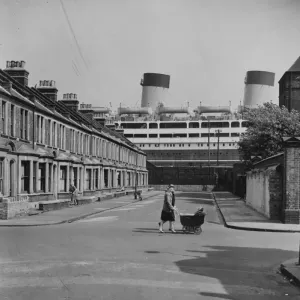 Silvertown, West Ham Print: A 1920s London Street Scene Silvertown, West Ham Print: A 1920s London Street Scene