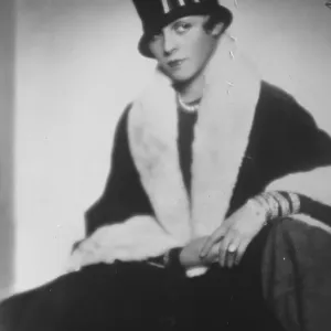 Il leader della moda sportiva apre un negozio. La signora Paul Reboux che per alcune stagioni ha Il leader della moda sportiva apre un negozio. La signora Paul Reboux che per alcune stagioni ha
