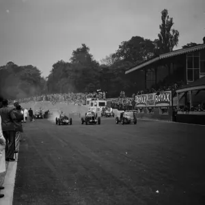 Start of the Road Racing Clubs Imperial Trophy race at the Crystal Palace circuit