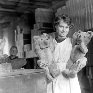 Teddy Bears for Christmas. 1 November 1920