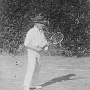 Le tennis à Cannes, France Sir Stephenson Kent, K C B, directeur général des Munitions. Le tennis à Cannes, France Sir Stephenson Kent, K C B, directeur général des Munitions.