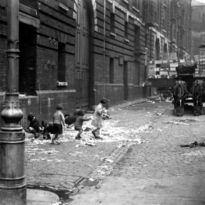 London Street Scene Print, 1933