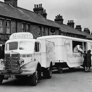 Un camion itinérant de poisson et frites pour les villages. Ce géant de van, appartenant à H.C". Un camion itinérant de poisson et frites pour les villages. Ce géant de van, appartenant à H.C".