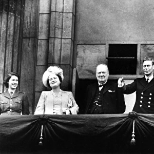 VE day. Winston churchill with the Royal Family on the balcony of Buckingham Palace