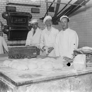 Viennese bakers begin work in London. 5, 000 rolls a day for exhibition Viennese bakers begin work in London. 5, 000 rolls a day for exhibition