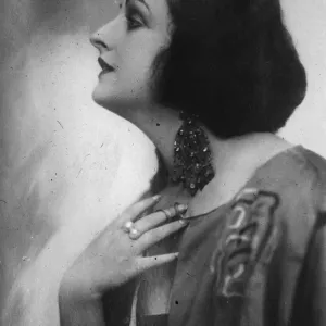 White Fingers like fireflies. Fern Andra, the German film star, who is now in London White Fingers like fireflies. Fern Andra, the German film star, who is now in London