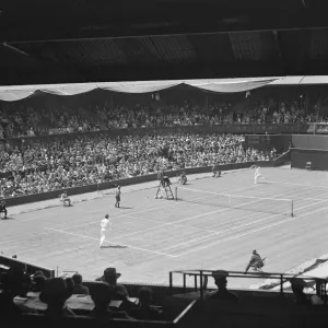 Wimbledon lawn tennis championships. A general view of the match between W T Tilden Wimbledon lawn tennis championships. A general view of the match between W T Tilden