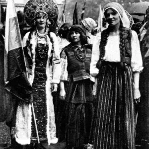 Womans Right To Serve Demonstration, on 17 July 1915, of thousands of women