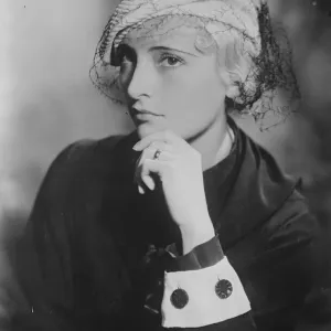 Lavora giorno e notte. Alice Hemingway, una nota manichino impiegata da. Lavora giorno e notte. Alice Hemingway, una nota manichino impiegata da.