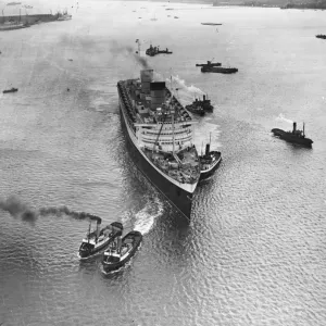 The worlds largest liner, the 83, 000 ton Cunarder Queen Elizabeth arrived at Southampton The worlds largest liner, the 83, 000 ton Cunarder Queen Elizabeth arrived at Southampton