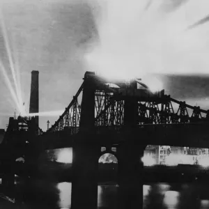 WW1: Searchlight Station on Old Lambeth Bridge, Spet. 1914