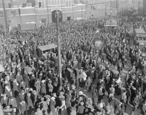 10, 000 ex - soldiers march from Woolwich Arsenal to see the Premier. 6 March 1920