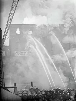 Press Photography Collection: 250 firemen fight london rice warehouse blaze. Engines from every one of the 60