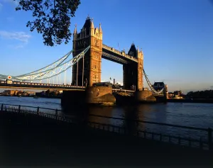 Landmark Prints: 266 Tower Bridge, London ?2006 Charles Walker / TopFoto