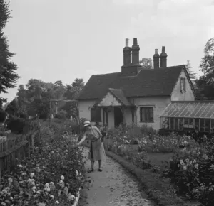 300 year old cottage in Foots Cray. 1936