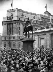 Message Prints: 8 February 1952 Crowds swarm in the City as The Royal Proclamation is read by Clarenceux