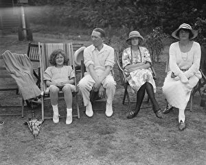 Young Collection: Actors Cricket Match at Wimbeldon Mr Gerald Du Maurier, with Mrs Du Maurier