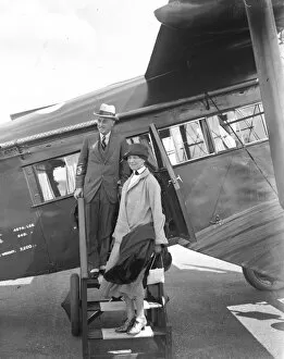 Couple Collection: Aerial drawing room for Air Minister. Sir Samuel Hoare and Lady Maud Hoare left