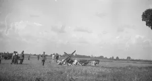 Aeroplane crash Lt from Rs Rosling, Little Waltham, Chelmsford September 1925