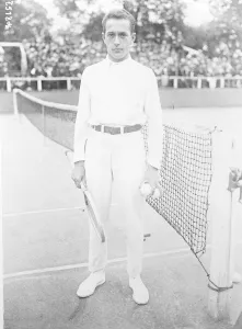 Amateur and professional tennis champions of the world meet in Paris Chocet
