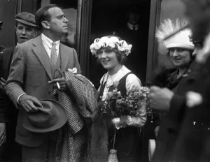 Celebrity Prints: American actors Douglas Fairbanks and his wife Mary Pickford at Waterloo Station