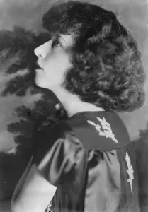 American dancing star for new London revue Miss Sannie Grant whose dancing with