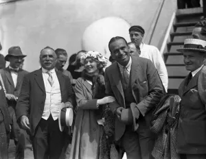 Actress Prints: American film stars, Douglas Fairbanks and his wife Mary Pickford on arrival at Southampton