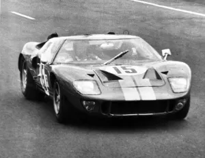An American Ford 4 L7 shown during its first test run over the Le Mans circuit