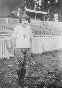 American Girls in Paris for Feminine Olympic Games Miss Janet Snow, the 1000 yards